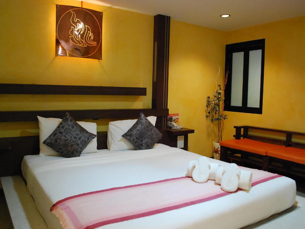 Deluxe Double room with pool view (full double bed)