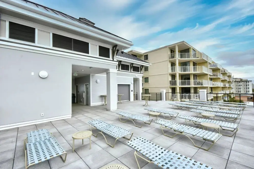 Stylish Comfy Resort Gem Balcony Pool Parking