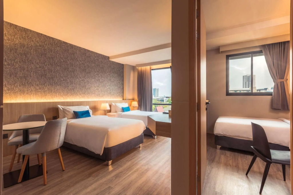 Standard Triple room