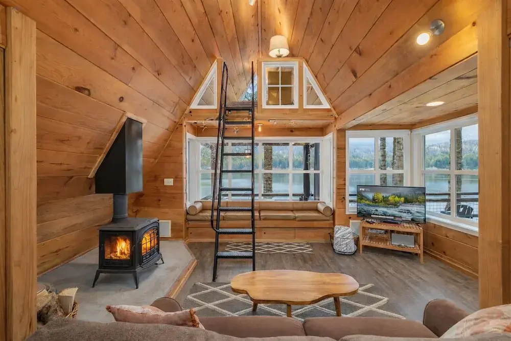 Doc Roy's Legacy On Fish Lake Home by NW Comfy Cabins by RedAwning