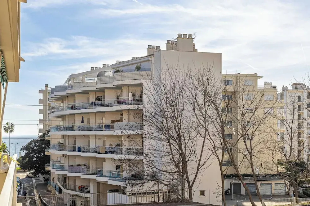 Voir la photo 4 — Sunny Getaway With Balcony and A/C in Antibes