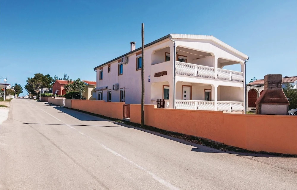Beautiful Apartment in Vir With 1 Bedrooms and Wifi