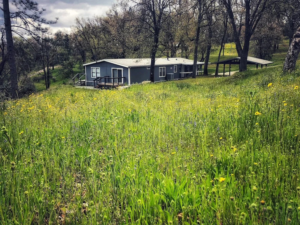 3 Bedrooms Family Cottage with lake view