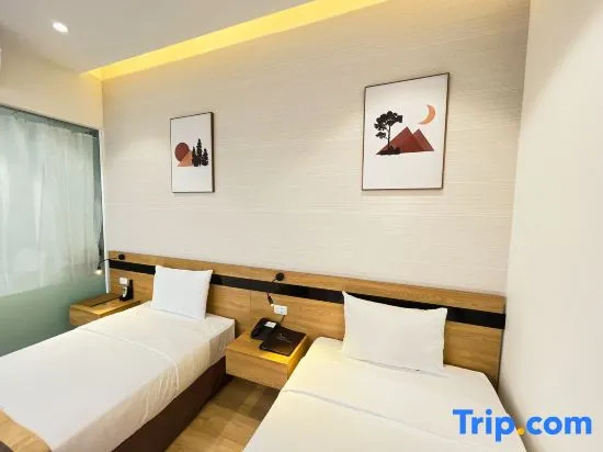 Deluxe Double room with city view (twin beds)
