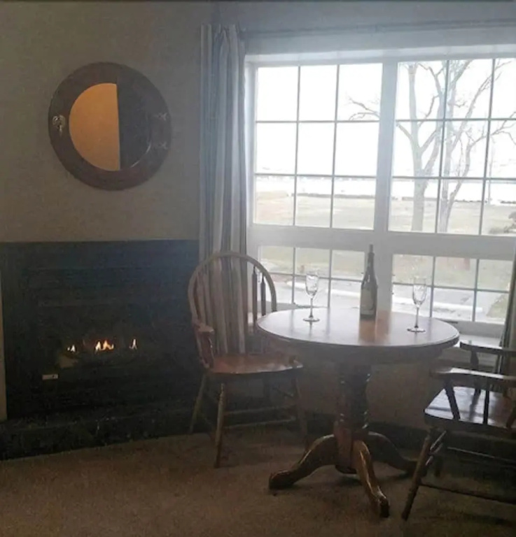 Standard Double room with lake view (full double bed)