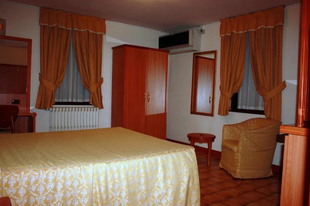 Standard Double room (full double bed)