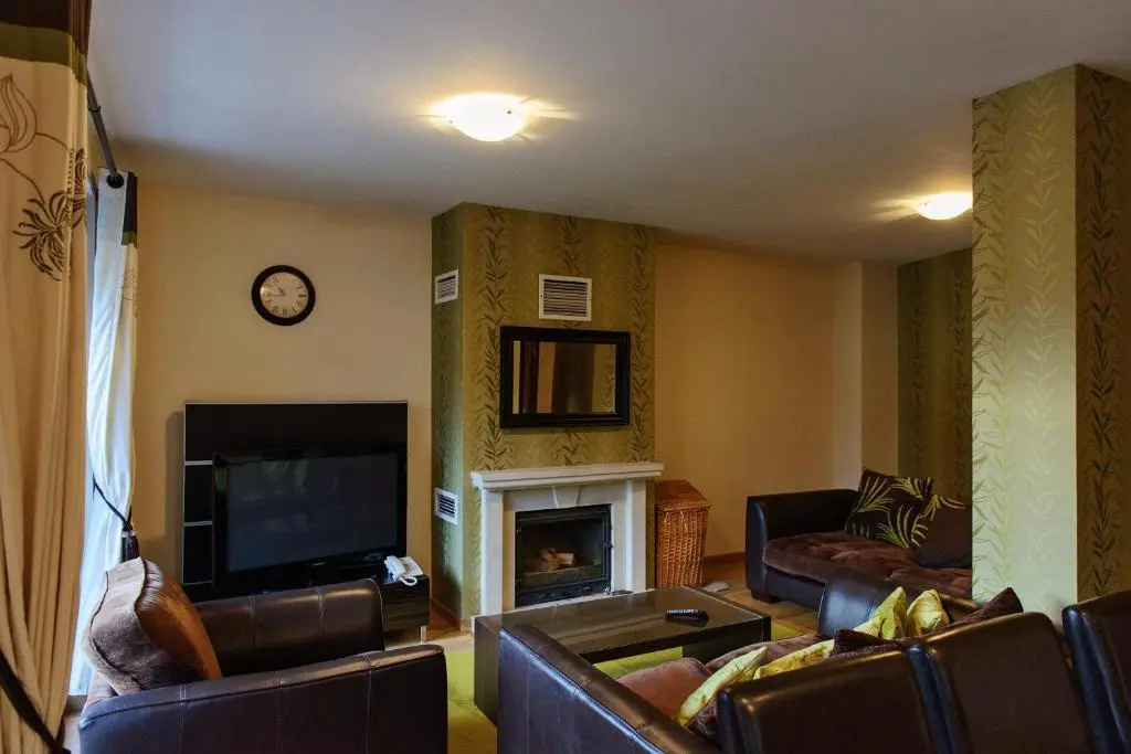 3 Bedrooms Apartment