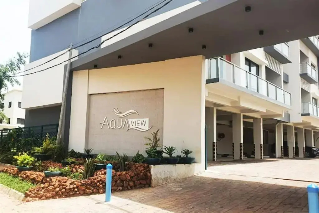 Modern 2-bedroom unit with pool and beach access