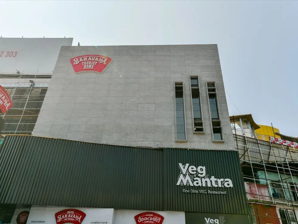 Oyo 23115 Hotel Saravana