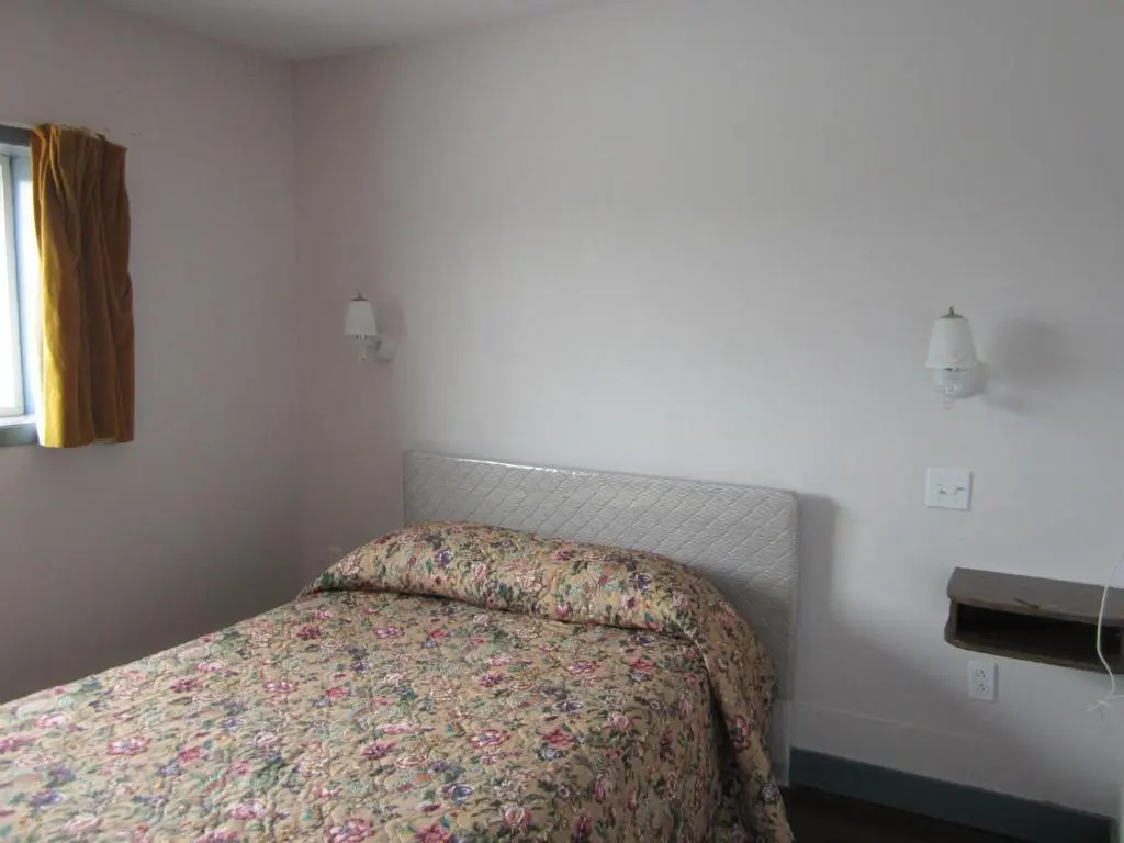 Deluxe Double room (full double bed)