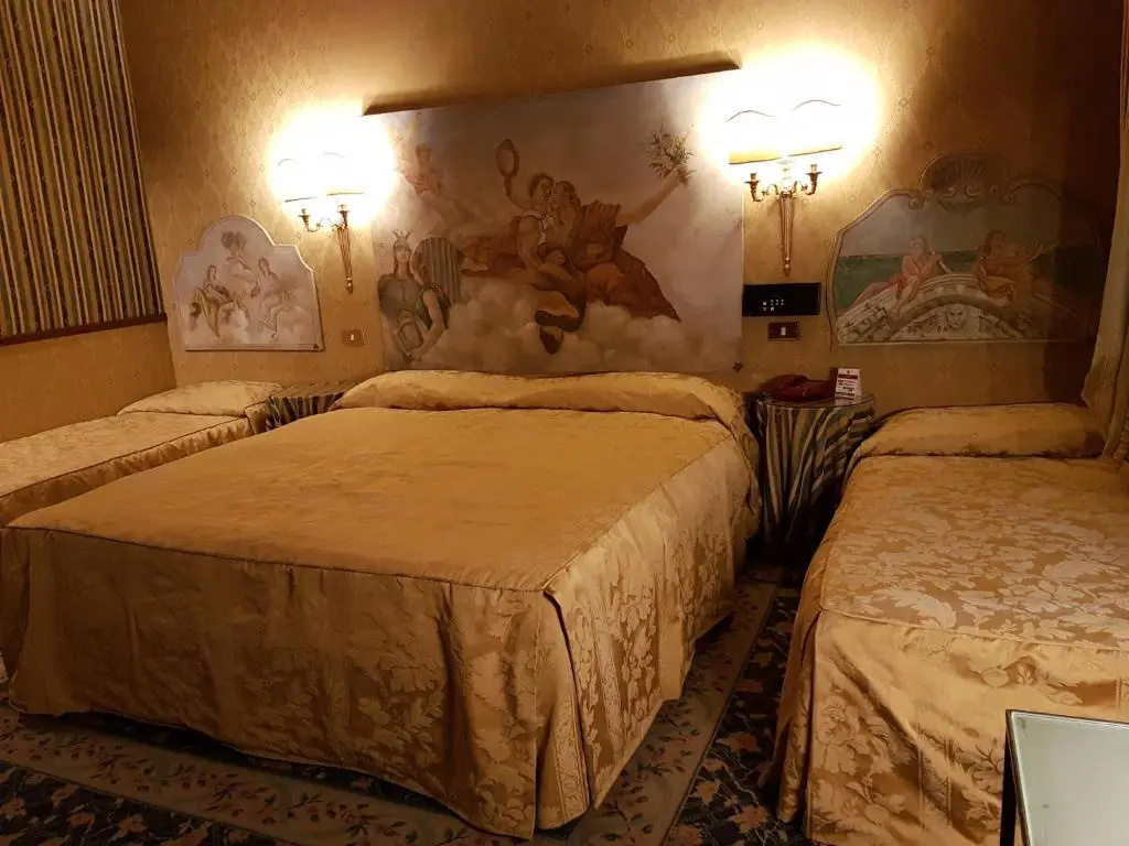 Standard Triple room