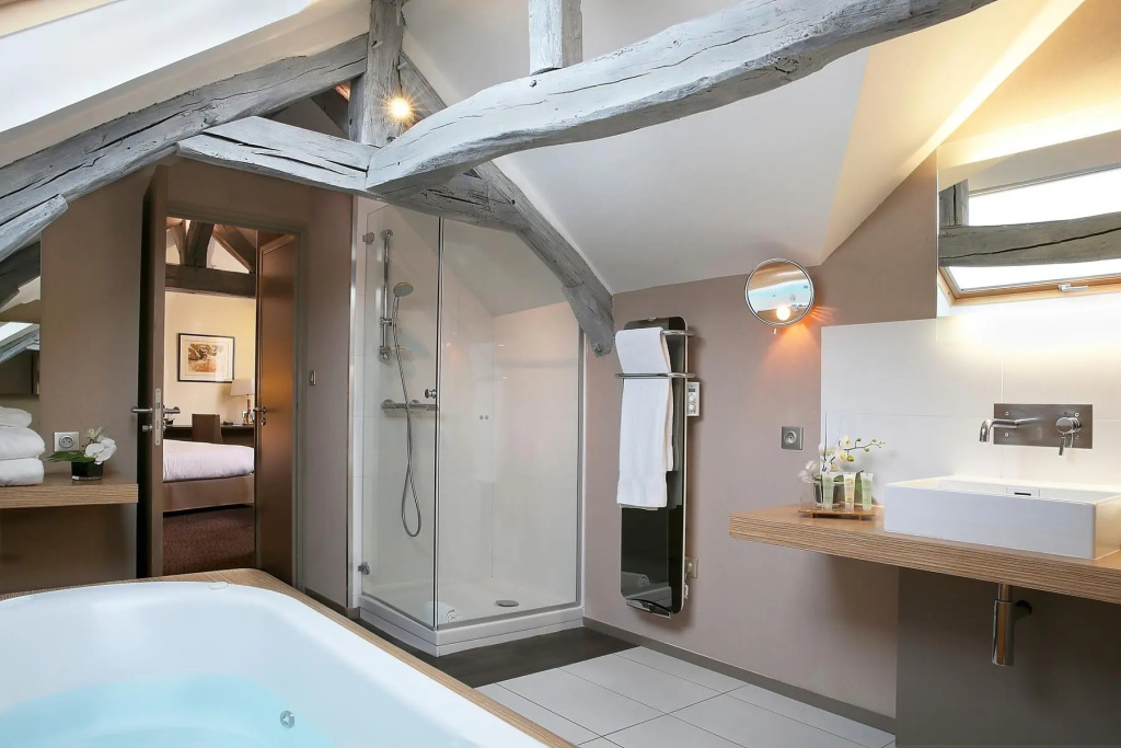 Double Suite (full double bed)