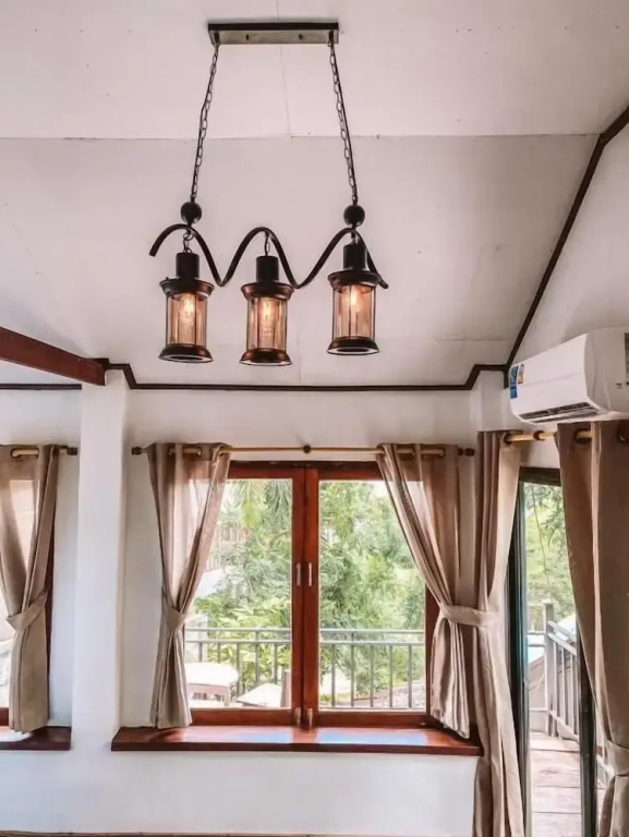 Bungalow with garden view