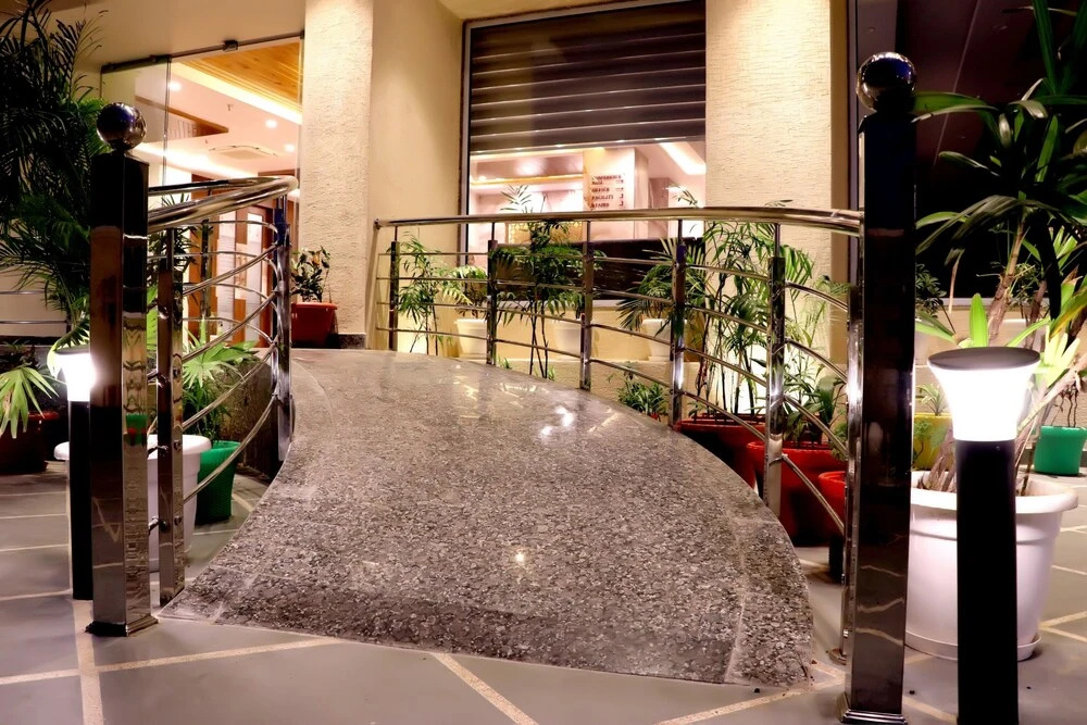 Lobby & Reception