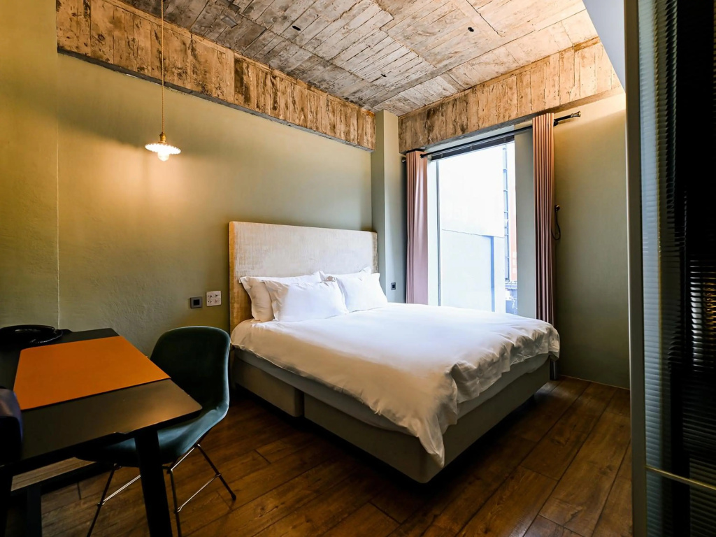 Check inn Hive — 2