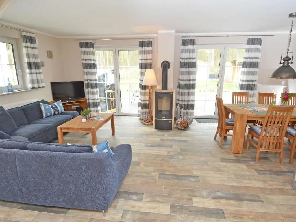 4 Bedrooms Cottage
