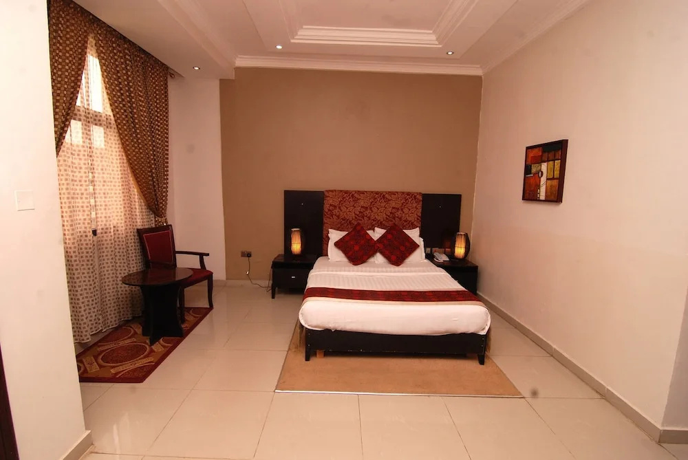Double Junior Suite (full double bed)