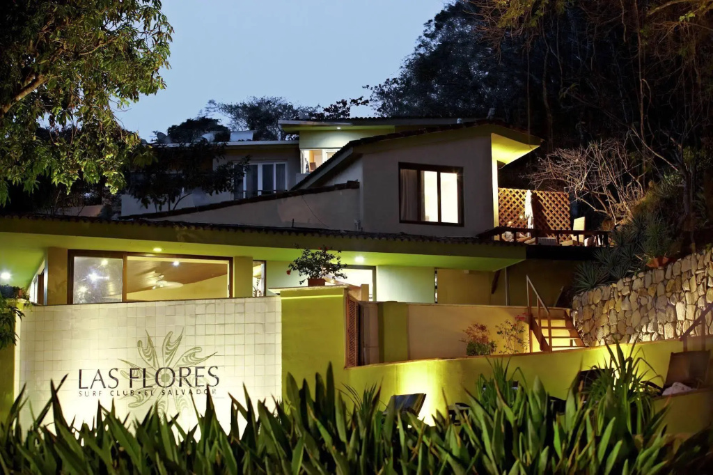Las Flores Resort