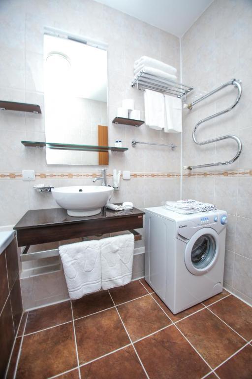 Апартаменты с 3 комнатами в Ardager Residence