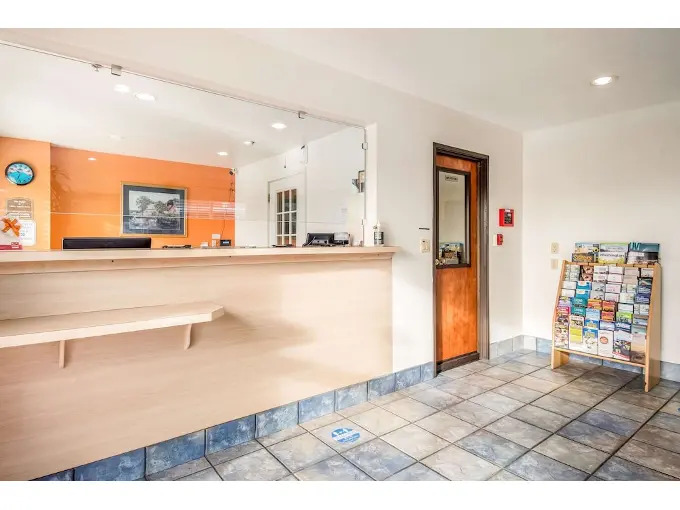 Econo Lodge — фото 2