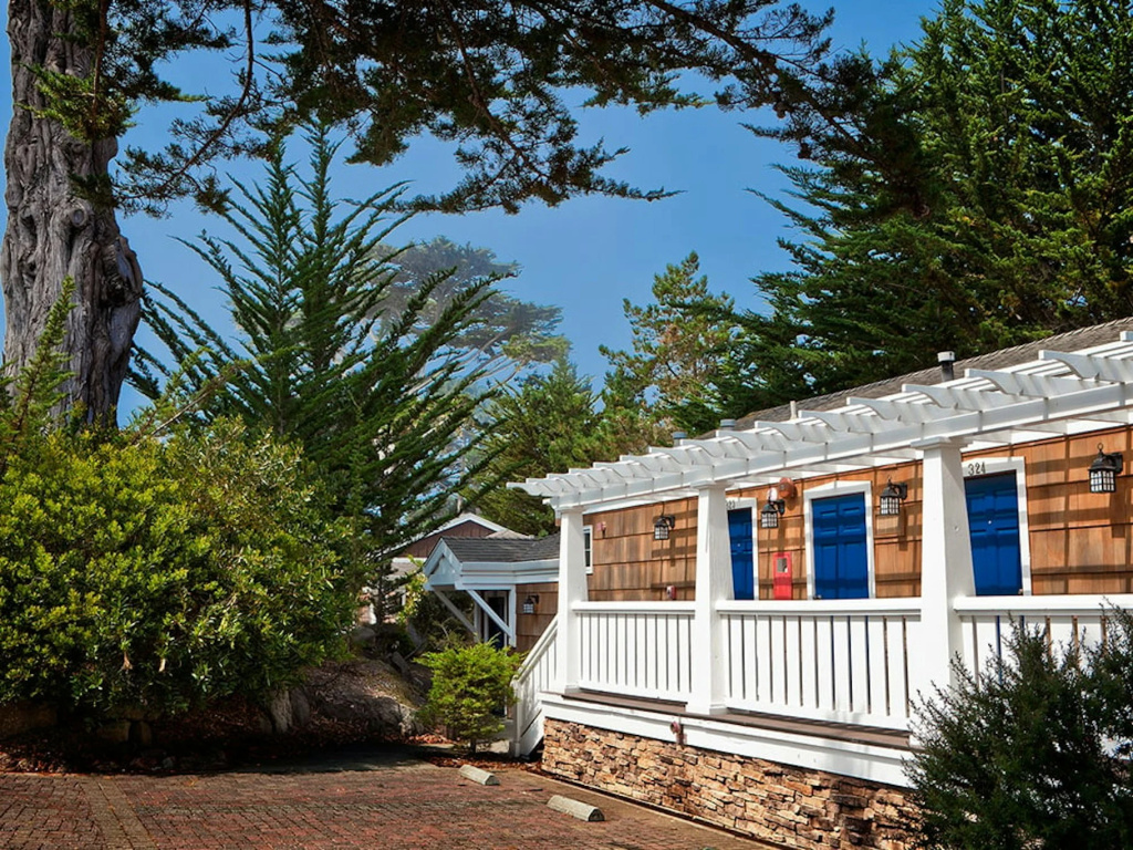 Lighthouse Lodge And Cottages
