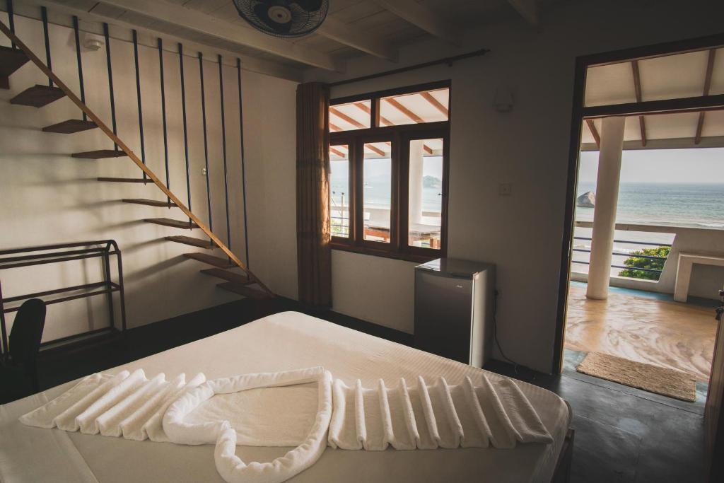 Happy Bay Guest House And Restaurant