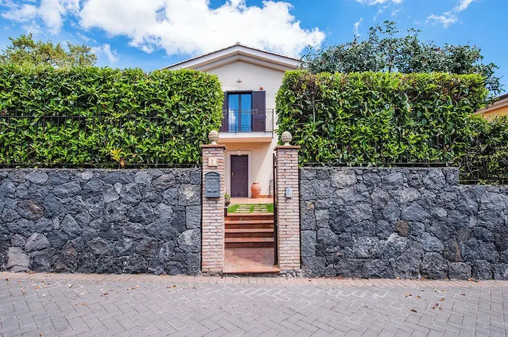 Siliqua House with Garden by Wonderful Italy