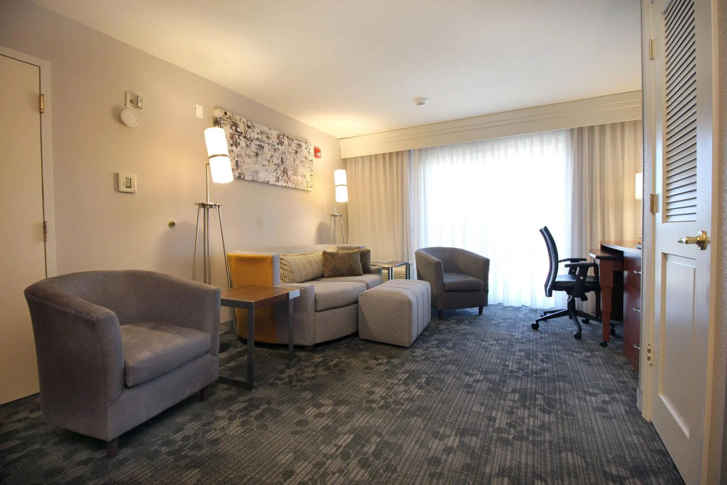 Double Suite (full double bed)