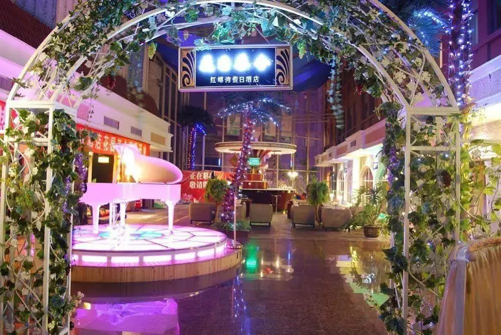 Hongluo Harbor Holiday Hotel