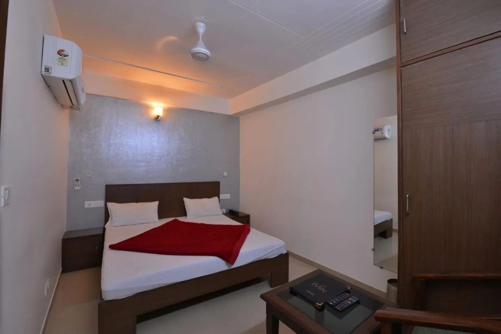 Standard Double room (full double bed)
