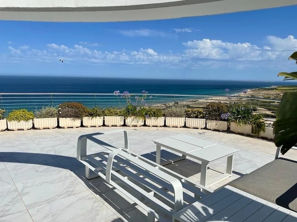 3 Bedrooms Apartment with sea view