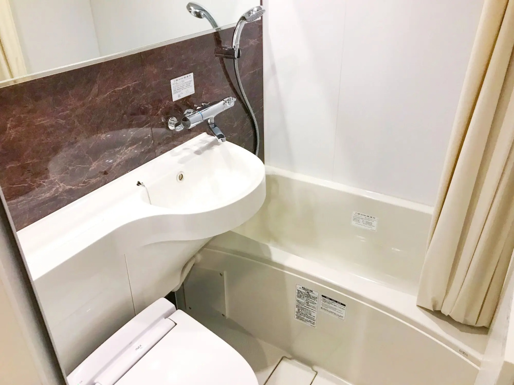 Отель HOTEL LiVEMAX Shin Yokohama в Йокогаме