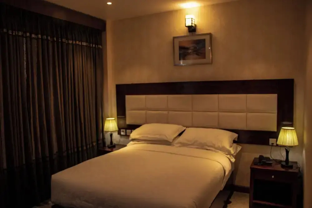 Ratna Hotel - Chambres