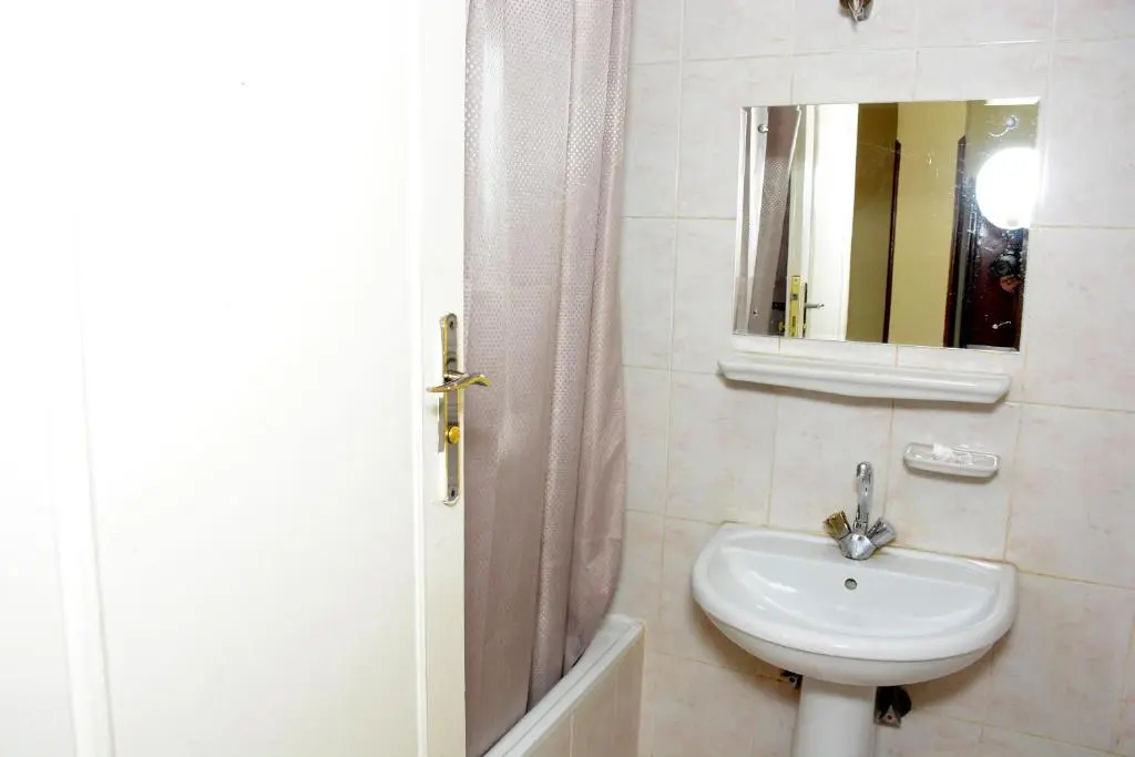 Deluxe Double room (full double bed)