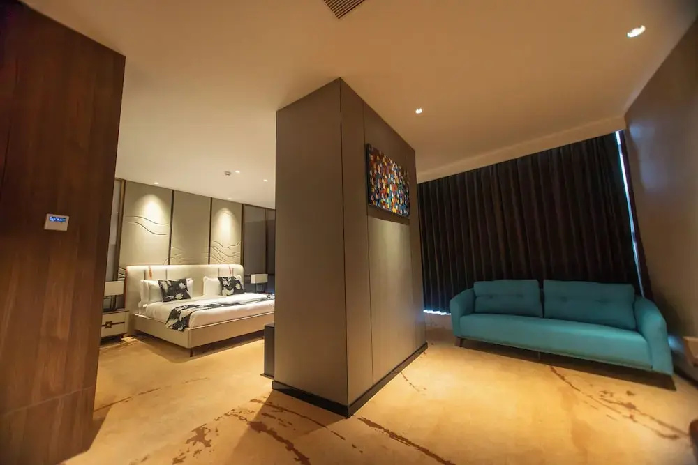 Executive Suite with city view