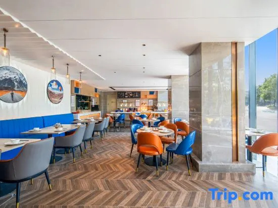 Kyriad Marvelous Hotel Shenzhen Gongming Honghuashan Subway Station in Shenzhen