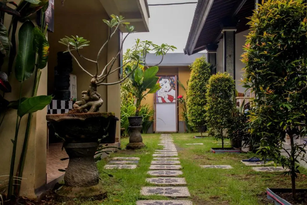 Nyoman Guest House