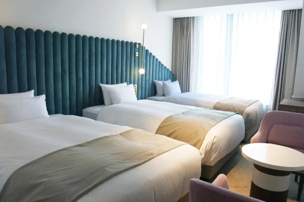 Superior Triple room with city view