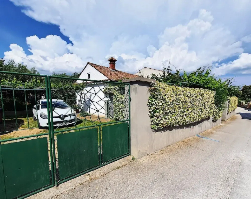 House 385