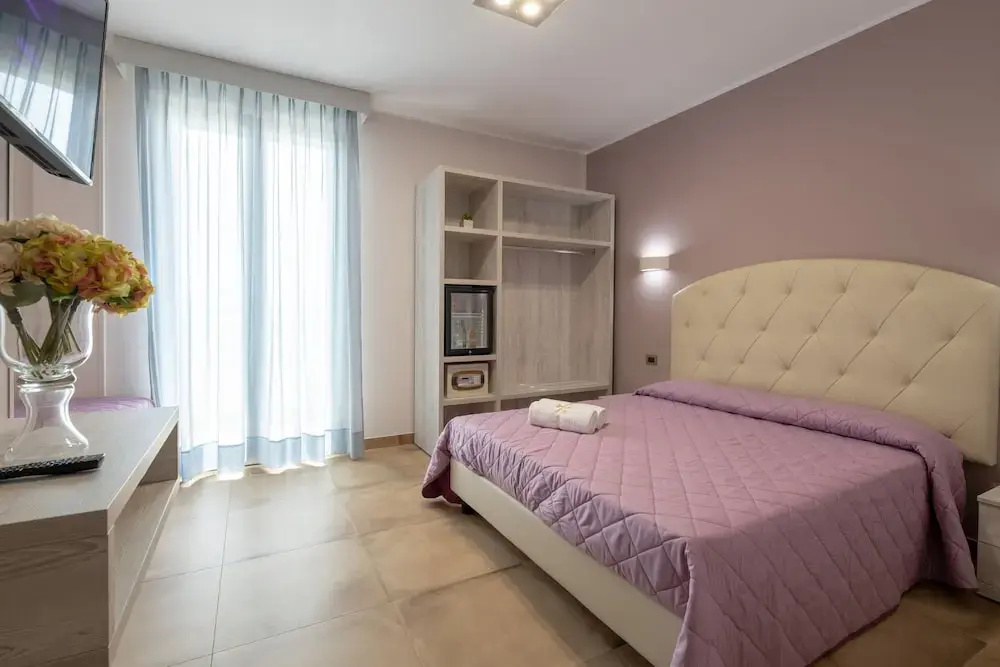 Deluxe Double room (full double bed)