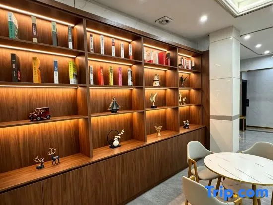 Huazhou Guotai Hotel in Maoming