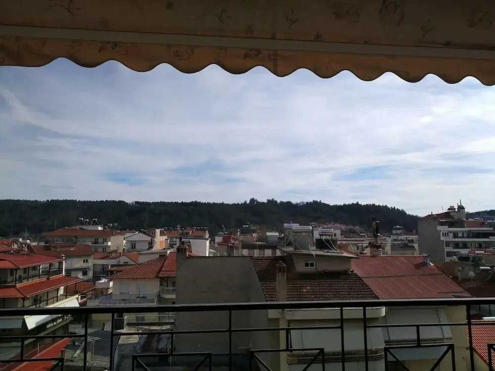 City Center Apartment With Mountain View