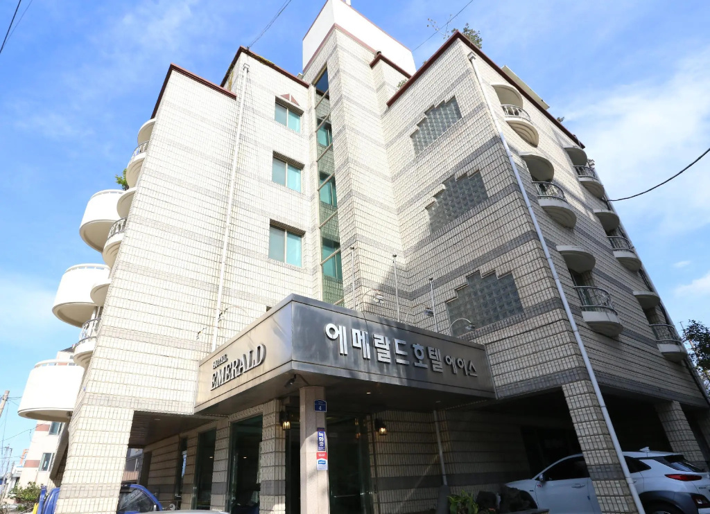 Deluxe Quadruple room (full double bed)