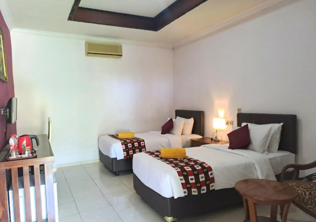 Lovina Beach Hotel — фото