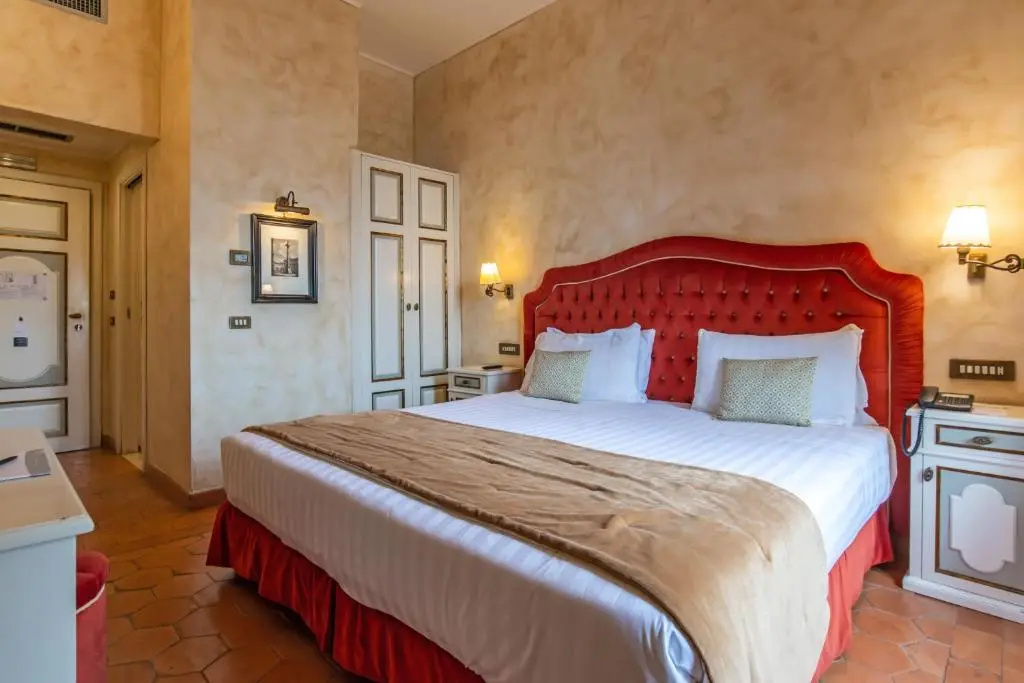 Deluxe Double room (full double bed)