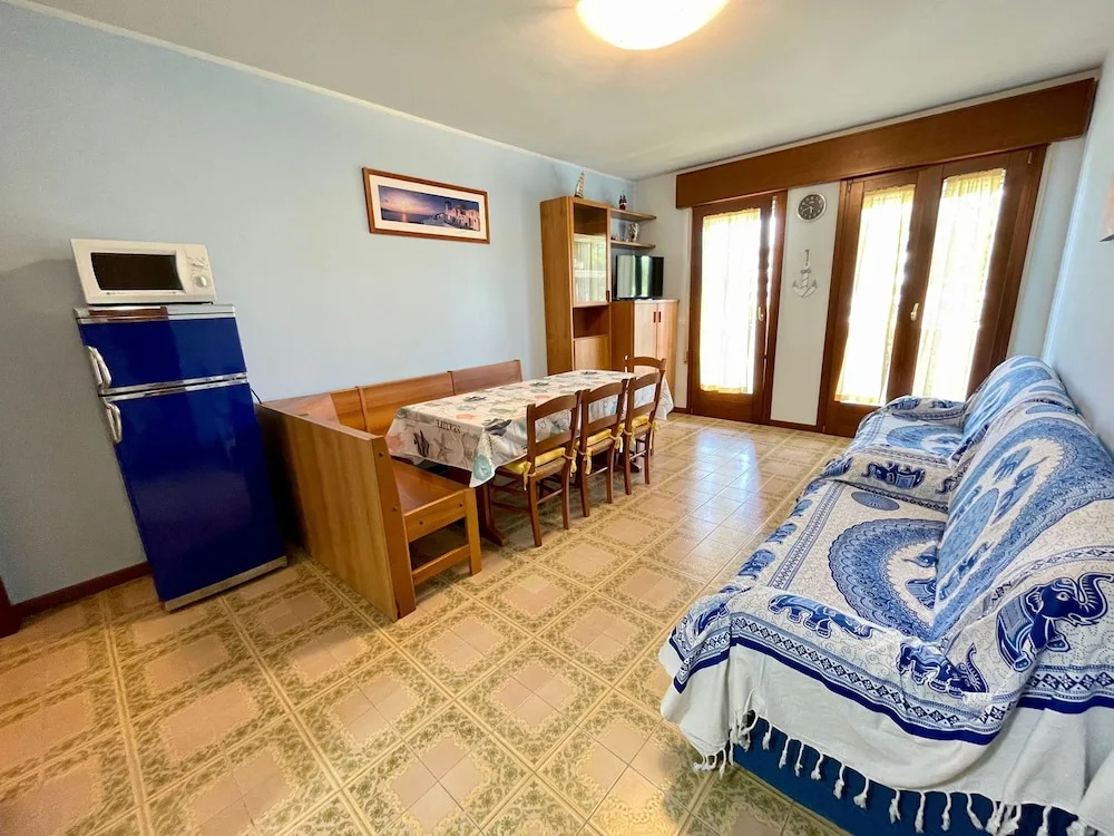 Spacious Beachside Flat With Terrace — 2