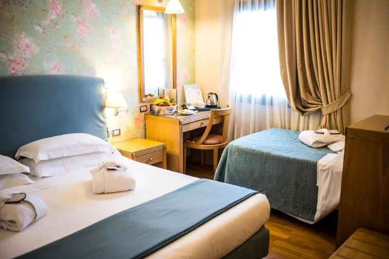 Hotel Touring - Chambres