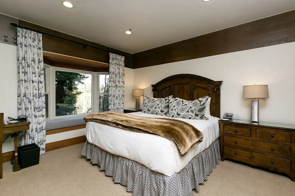 Luxury Four Bedroom Multi-Level Townhouse with Hot Tub 4 Townhouse by RedAwning