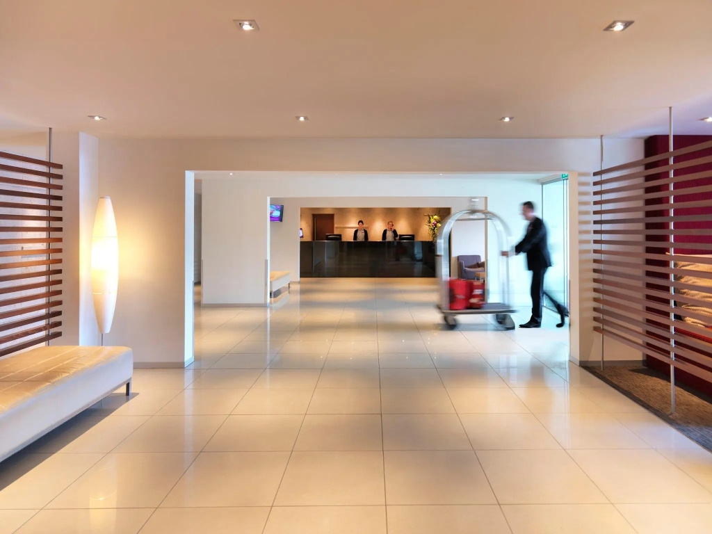 Lobby & Reception