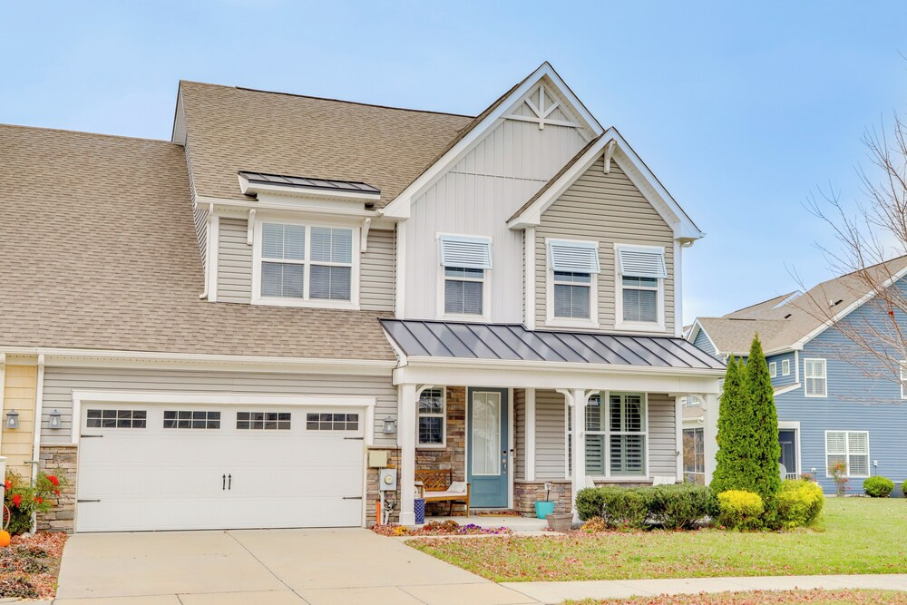 Shuttle to Beach: Millville Townhome w/ Porch